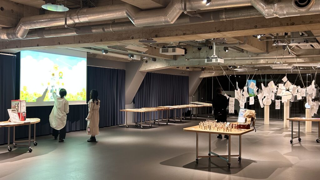 「廃材から描く展2025」を開催しました(11/12～17)